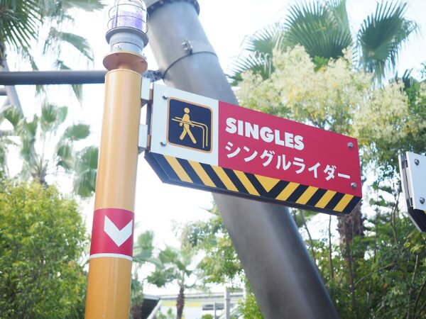 シングルライダーの看板