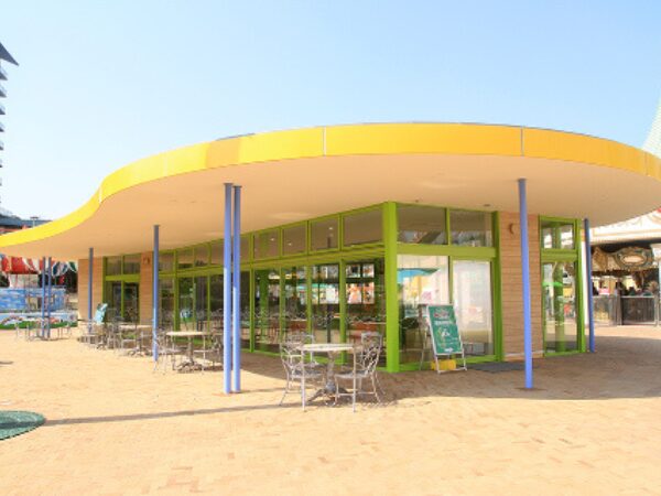 ナガシマスパーランド内の無料屋内休憩所