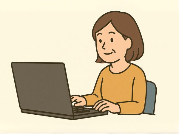 パソコン画面を見ている女性