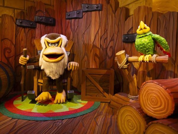 キューラインのクランキーコングとオウムのスコーク